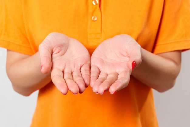 Почему немеют пальцы рук: возможные причины